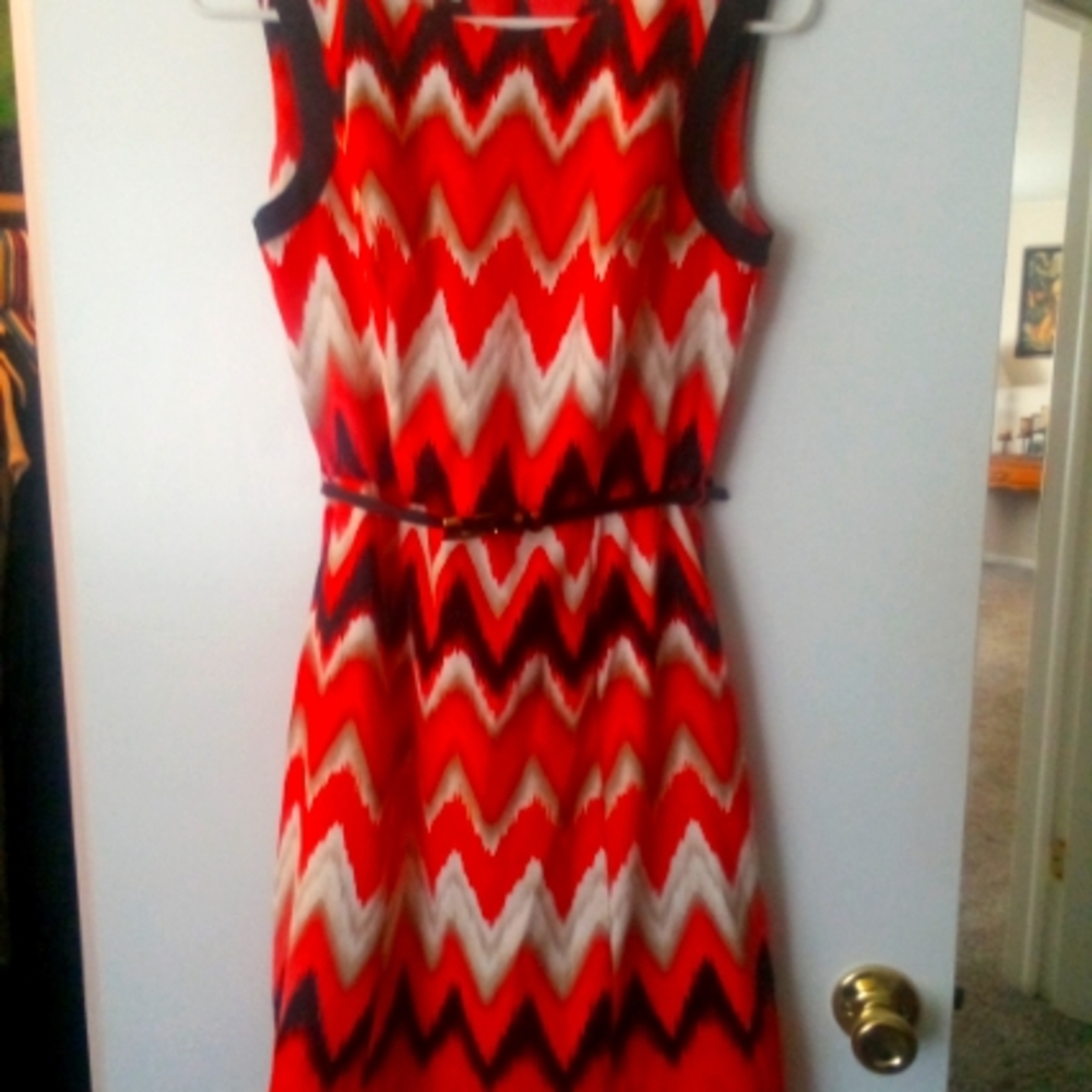 Women's dress with thin belt
